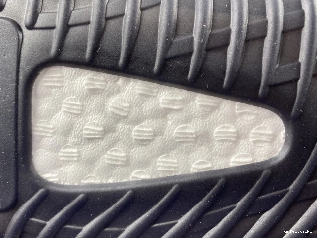 Black Yeezy Adidas V2 350 Core White Boost BY1604 0730